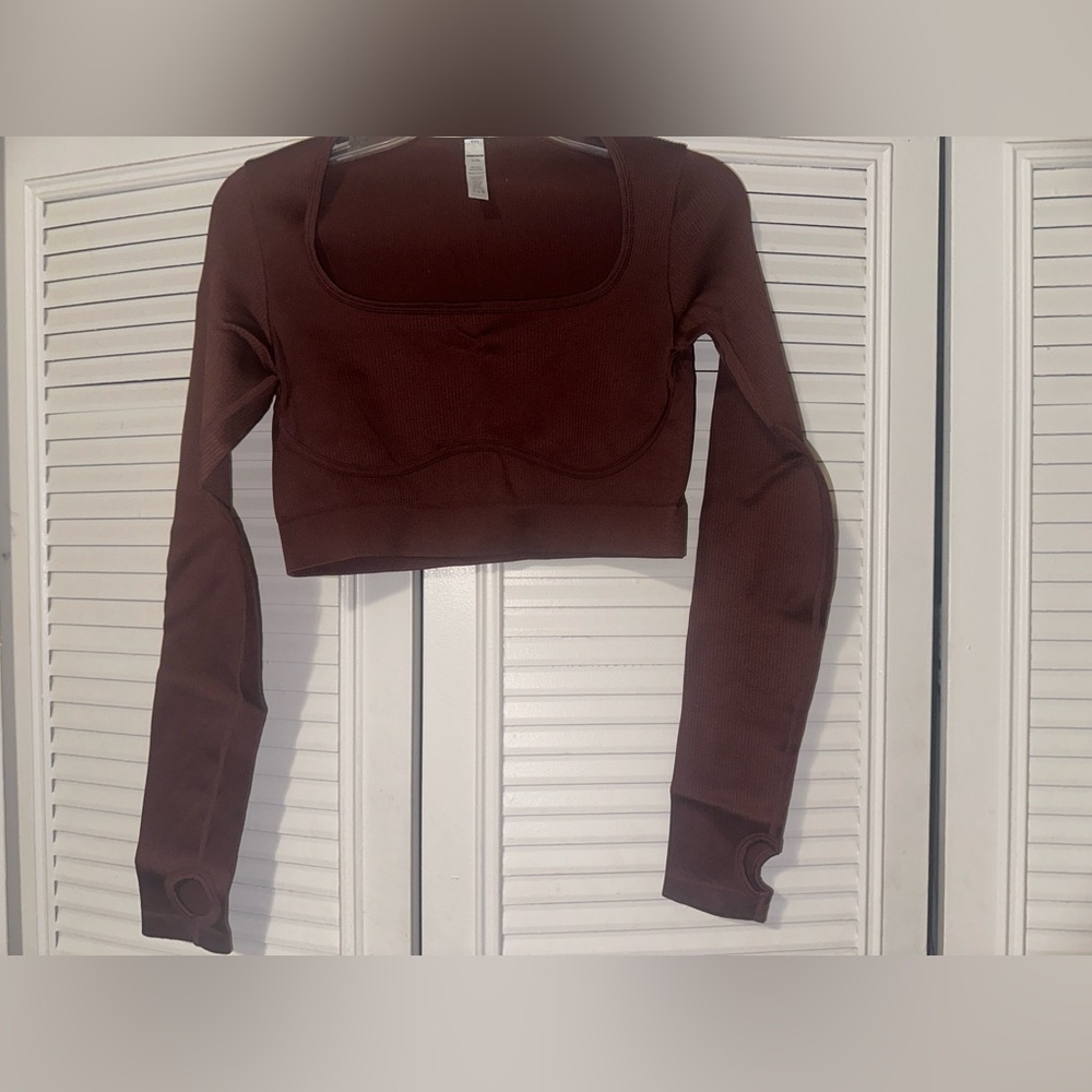 NWOT! Fashion Nova L/S Cropped Active Top w/ Built-in Bra